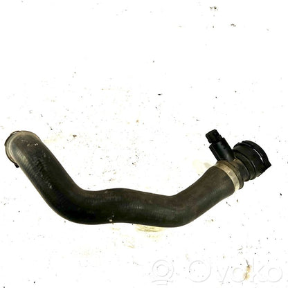 Caurulīte (-es) / šļūtene (-es)