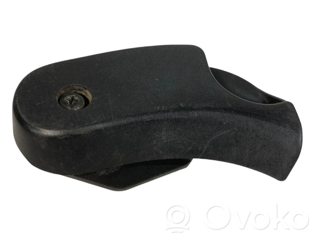 Dzinēja pārsega attaisīšanas rokturītis