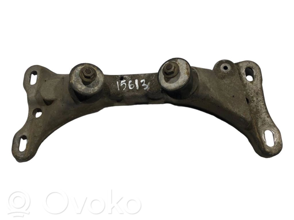 Pārnesumkārbas stiprinājuma kronšteins