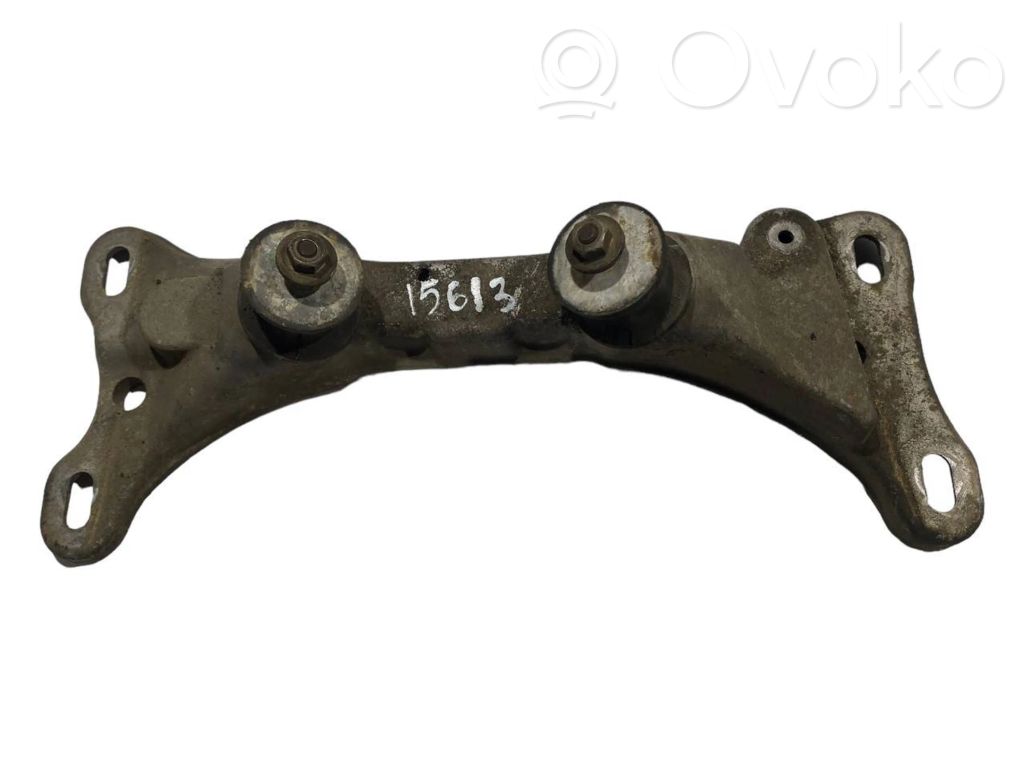 Transmission mounting bracket