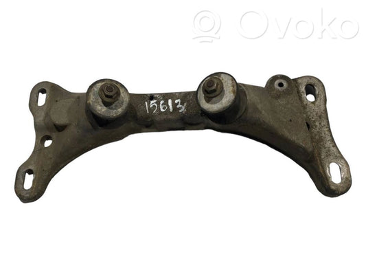 Transmission mounting bracket