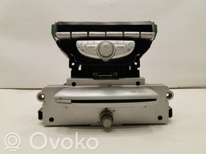 Radio / CD/DVD atskaņotājs / navigācija