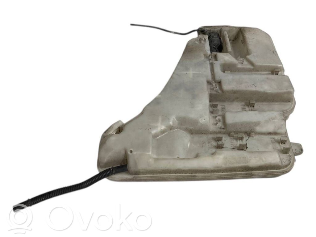 Logu šķidruma tvertne