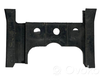 Rear bumper mounting bracket