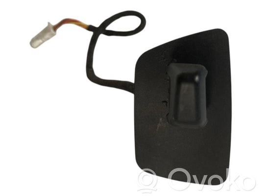 Stūres augstuma vadības slēdzis