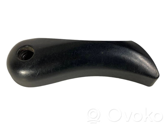 Ручка открывания капота двигателя