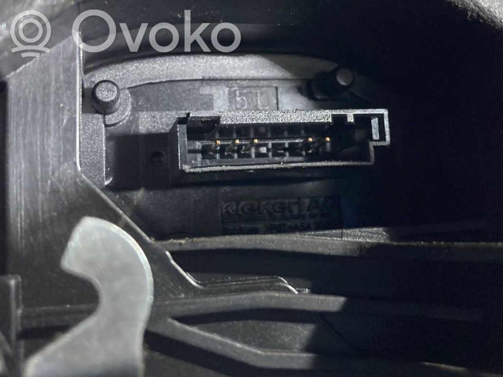 Aizmugurē slēdzene