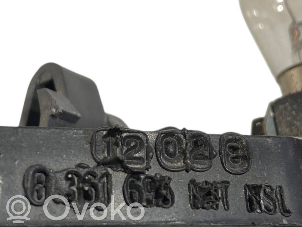 Aizmugures spuldzes vāka turētājs