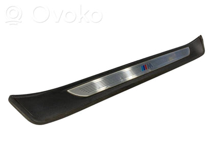 Priekšējā sliekšņa dekoratīvā apdare (iekšējā)