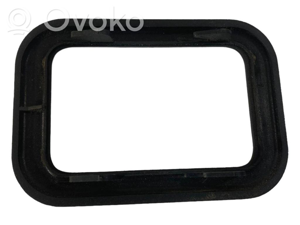 Closing handle / decorative trim