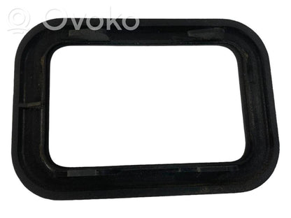 Closing handle / decorative trim