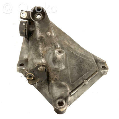 Dzinēja nostiprināšanas stiprinājums-kronšteins