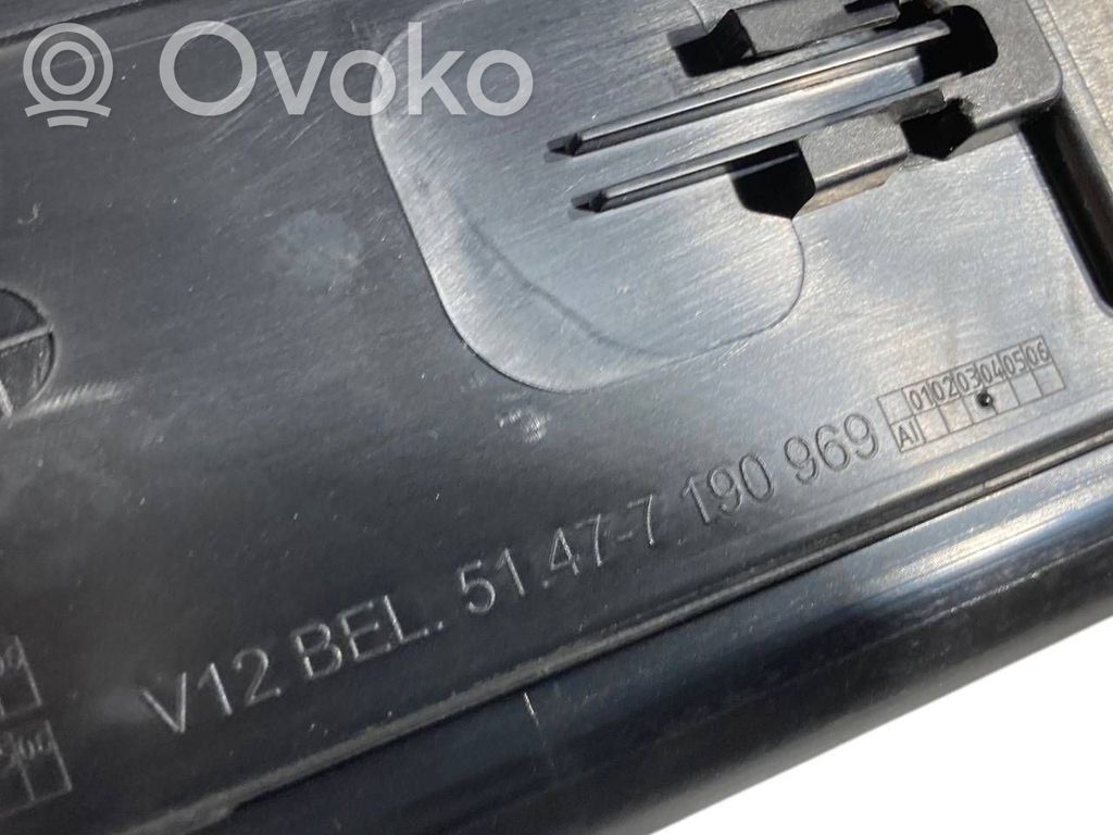 Priekšējā sliekšņa dekoratīvā apdare (iekšējā)