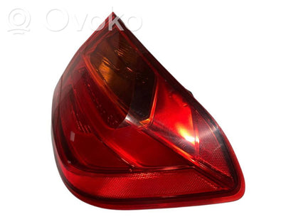 Задний фонарь в кузове