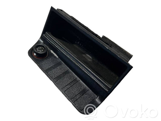 Cigarešu aizdedzināmā dekoratīvā apdare