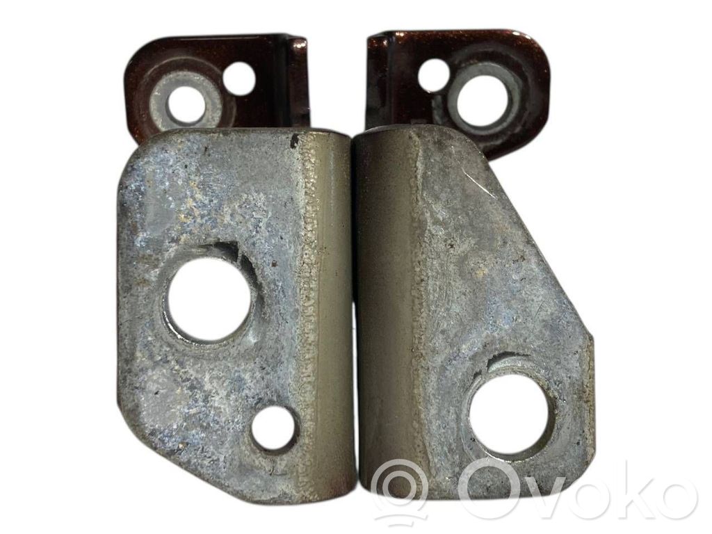 Aizmugurē augšējā vira (eņģe)