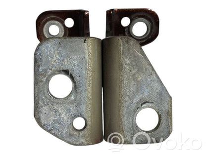 Aizmugurē augšējā vira (eņģe)