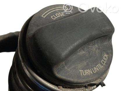 Degvielas tvertnes uzpildes caurule