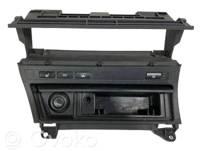 Пепельница (передняя)