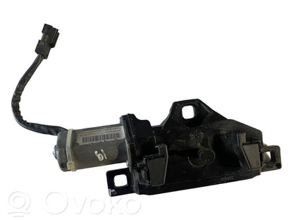 Aizmugurējā pārsega pievilcējs