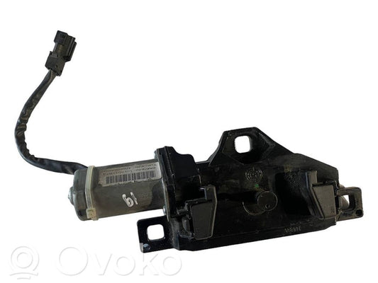 Aizmugurējā pārsega pievilcējs