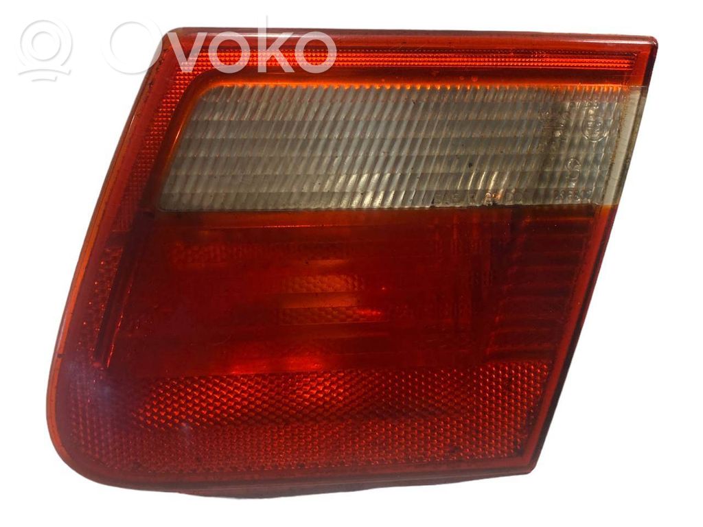 Aizmugurējais lukturis pārsegā