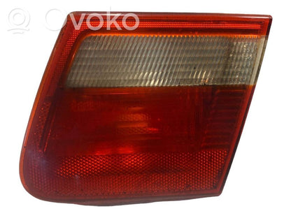 Aizmugurējais lukturis pārsegā