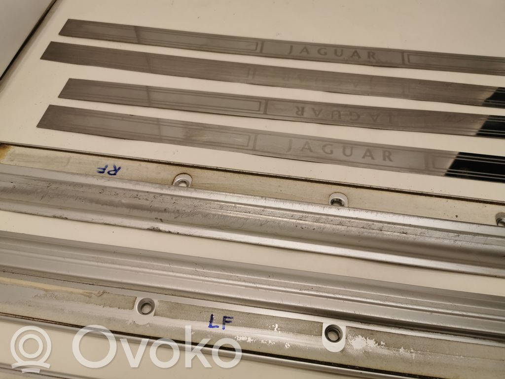 Door sill trim kit (inner)