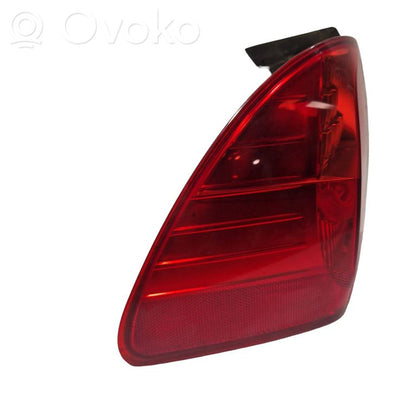 Aizmugurējais lukturis virsbūvē