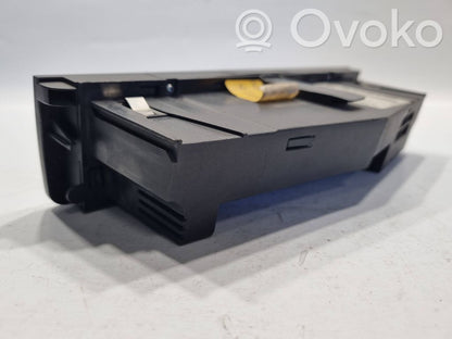 Gaisa kondicioniera / klimata kontroles / salona apsildes vadības bloks (salonā)