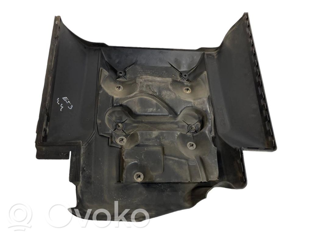 Dzinēja pārsegs (dekoratīva apdare)