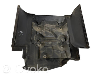 Dzinēja pārsegs (dekoratīva apdare)