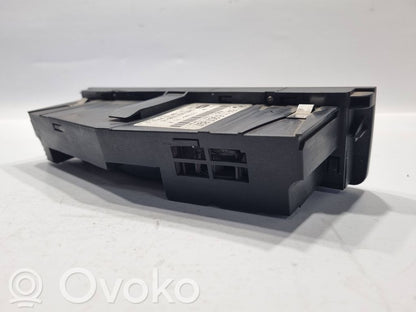 Gaisa kondicioniera / klimata kontroles / salona apsildes vadības bloks (salonā)