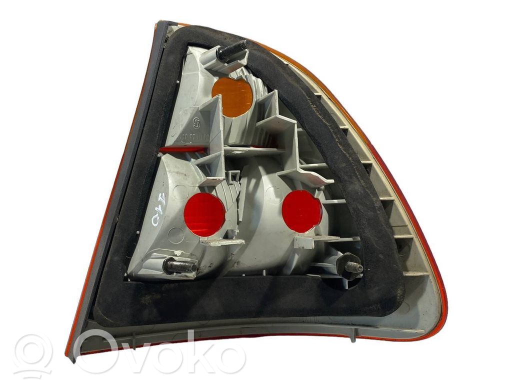 Aizmugurējais lukturis virsbūvē