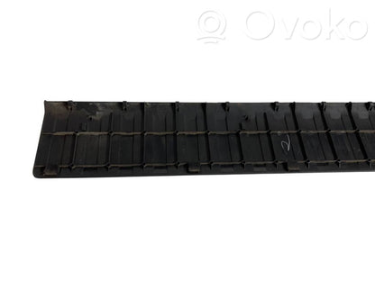 Bagāžnieka sānu apakšējās apdares panelis