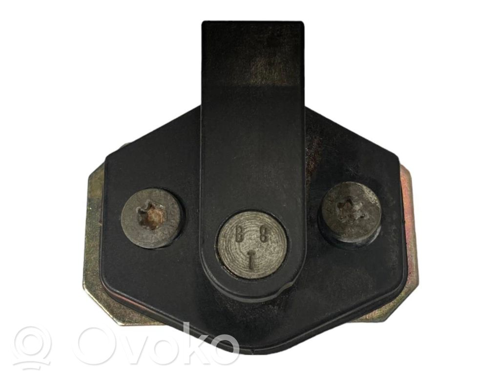 Aizmugurē slēdzenes cilpa