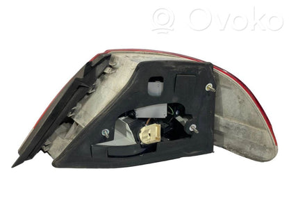 Aizmugurējais lukturis virsbūvē