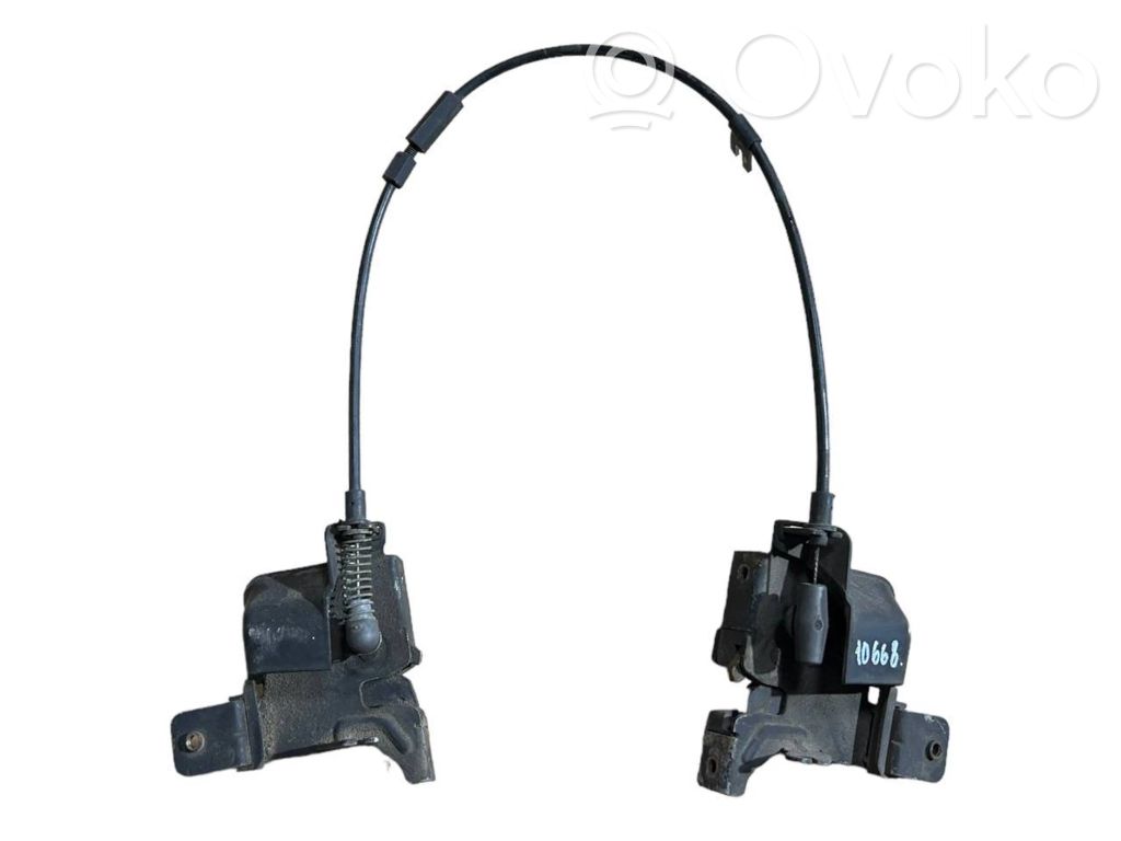 Dzinēja pārsega slēdzene