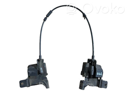 Dzinēja pārsega slēdzene