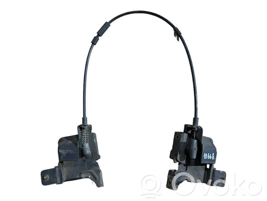 Dzinēja pārsega slēdzene