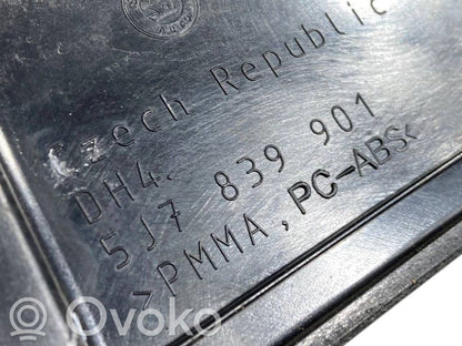 Aizmugurē durvju stikla apdare