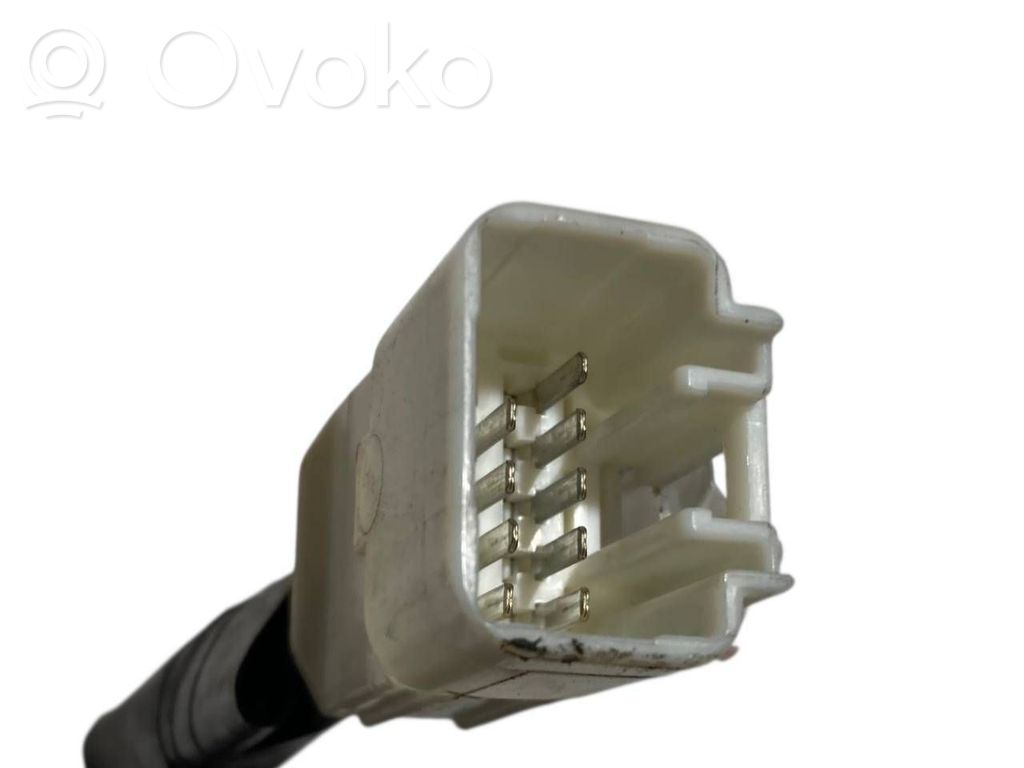 Aizmugurējā pārsega slēdzene