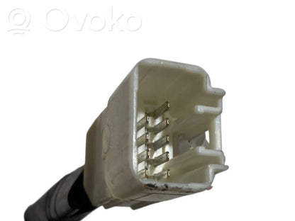 Aizmugurējā pārsega slēdzene