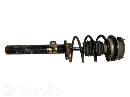 Priekšpusē amortizators ar atsperi