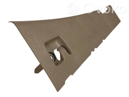 (B) statņa dekoratīvā apdare (augšdaļa)