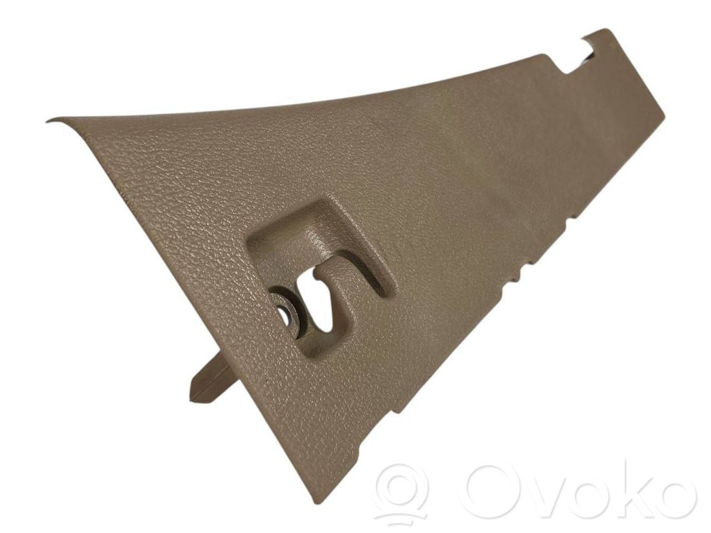 (B) statņa dekoratīvā apdare (augšdaļa)