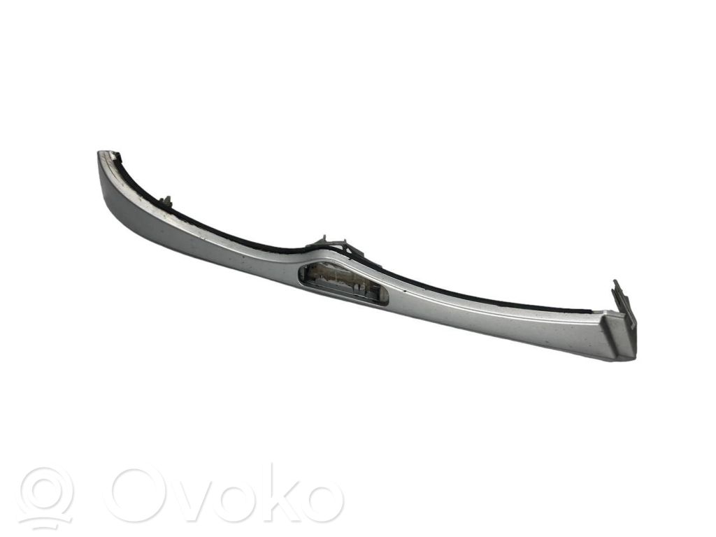 Priekšējā luktura dekoratīvā apdare