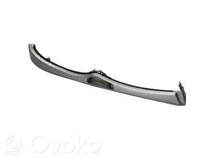 Priekšējā luktura dekoratīvā apdare