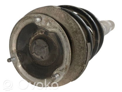 Priekšpusē amortizators ar atsperi