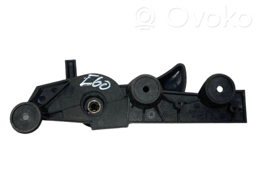 Engine hood release handle